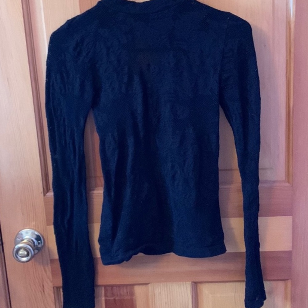 Bebe Mock stretch neck black l/s shirt with keyhole back